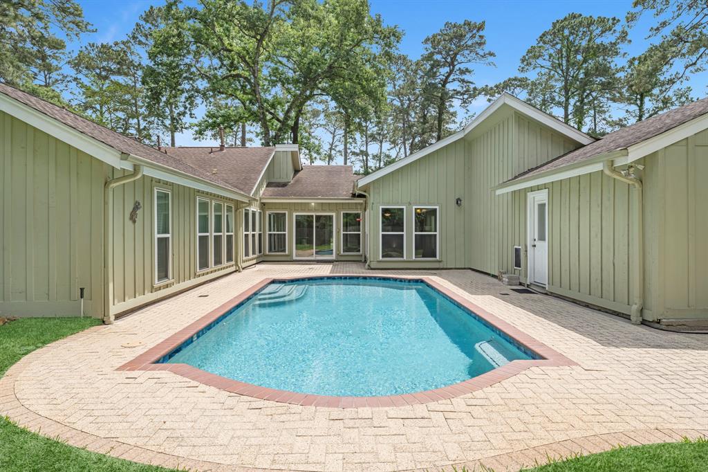 903 Castle Hill Trail, Kingwood, Texas image 34