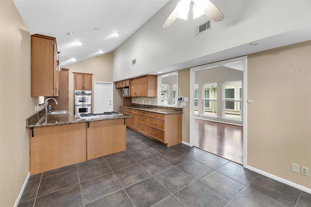 903 Castle Hill Trail, Kingwood, Texas image 15