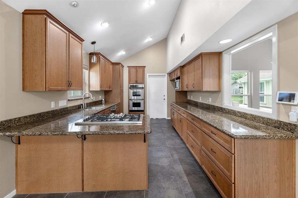 903 Castle Hill Trail, Kingwood, Texas image 13