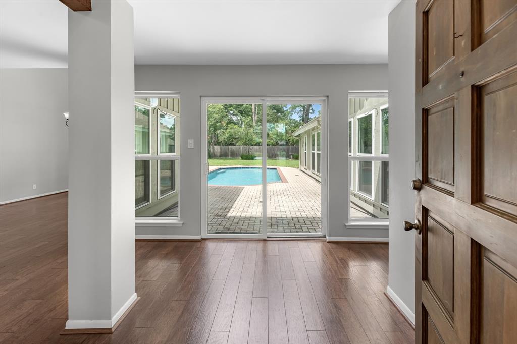 903 Castle Hill Trail, Kingwood, Texas image 4