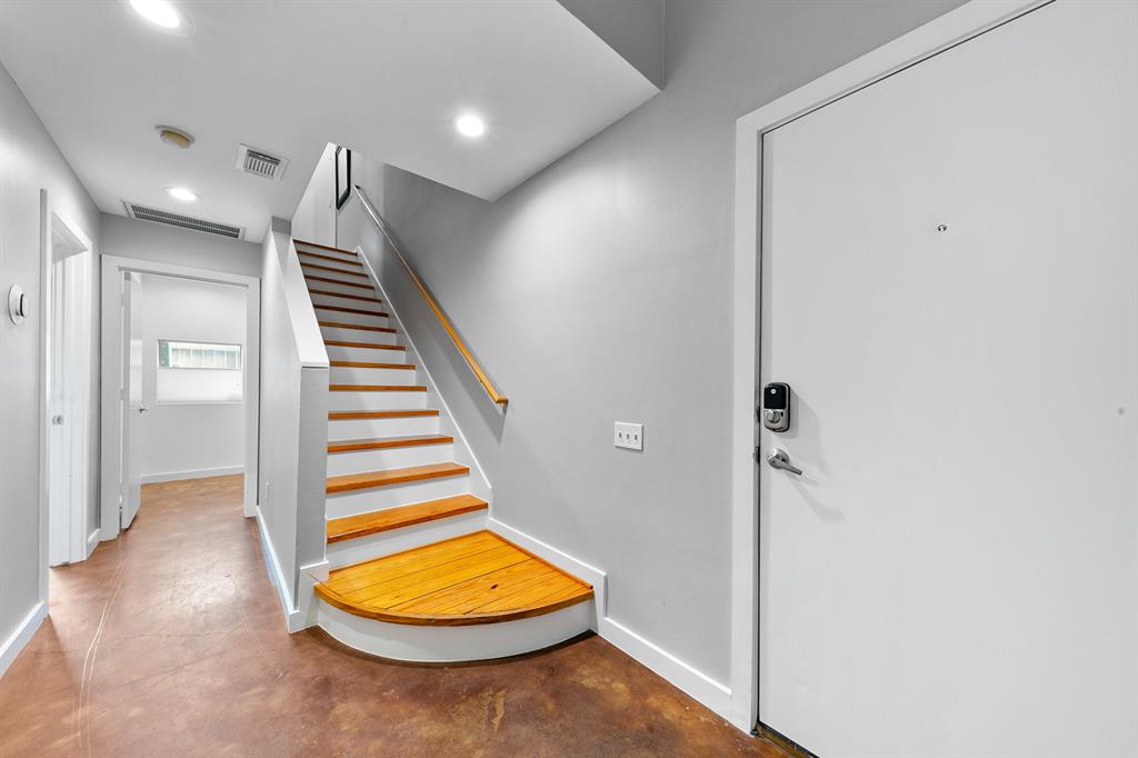 2614 Chenevert Street, Houston, Texas image 4