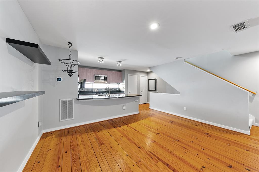2614 Chenevert Street, Houston, Texas image 14