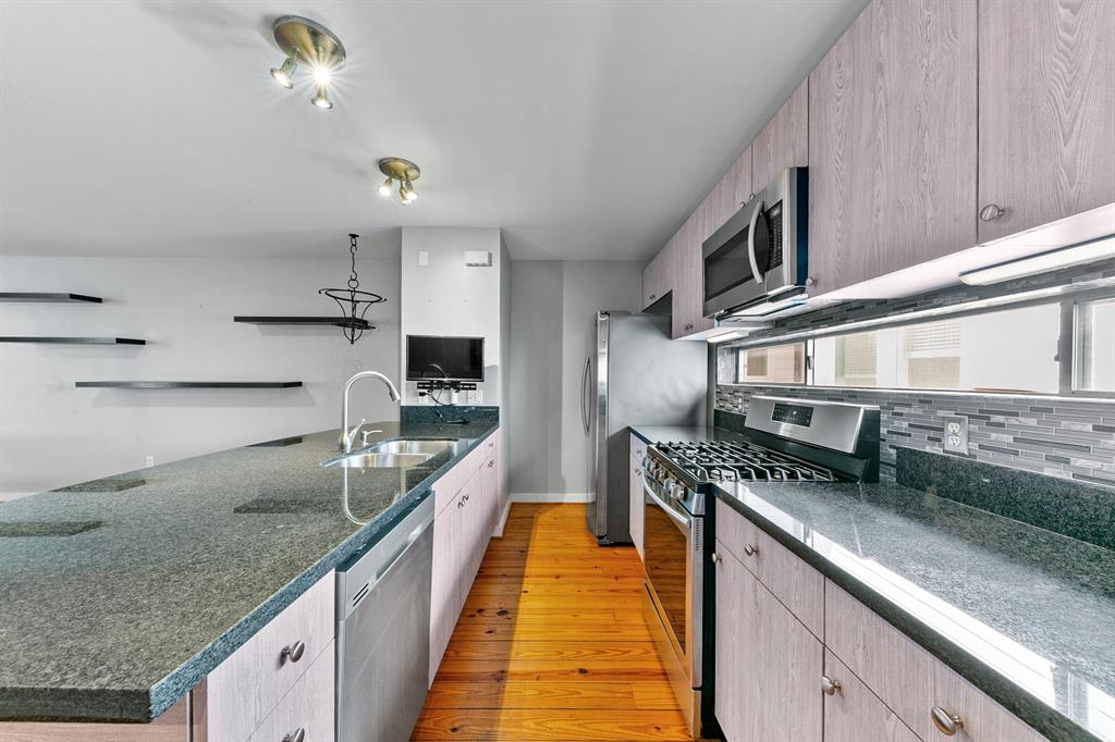 2614 Chenevert Street, Houston, Texas image 11