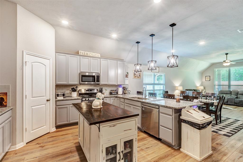 108 Alessandra Way, Huntsville, Texas image 10