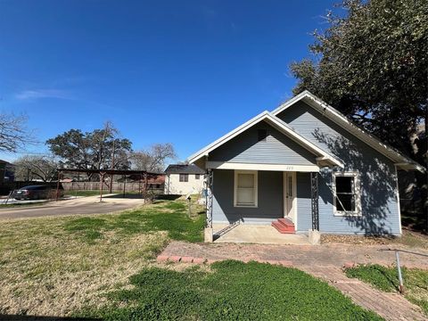 Single Family Residence in Bellville TX 220 Tesch Street.jpg
