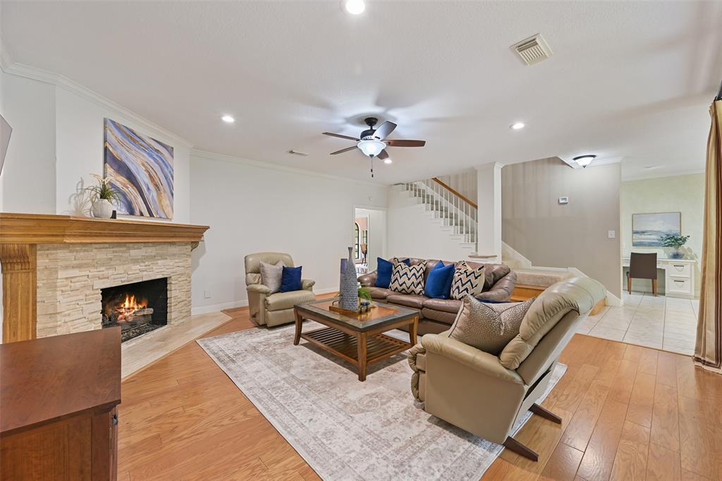 206 Stanley Court, Friendswood, Texas image 9