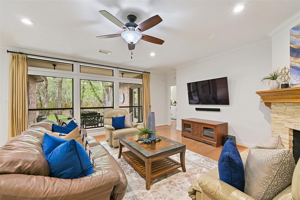 206 Stanley Court, Friendswood, Texas image 10