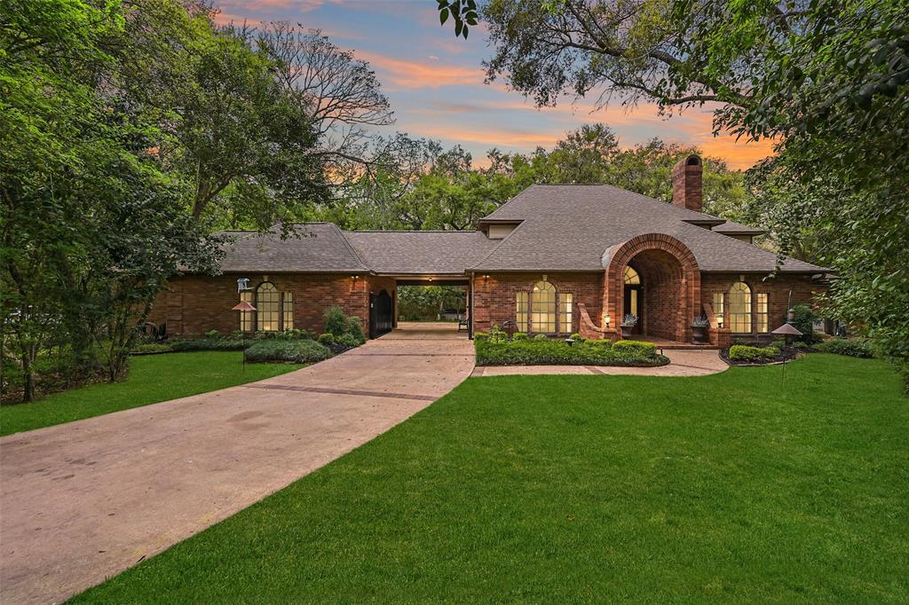 206 Stanley Court, Friendswood, Texas image 1