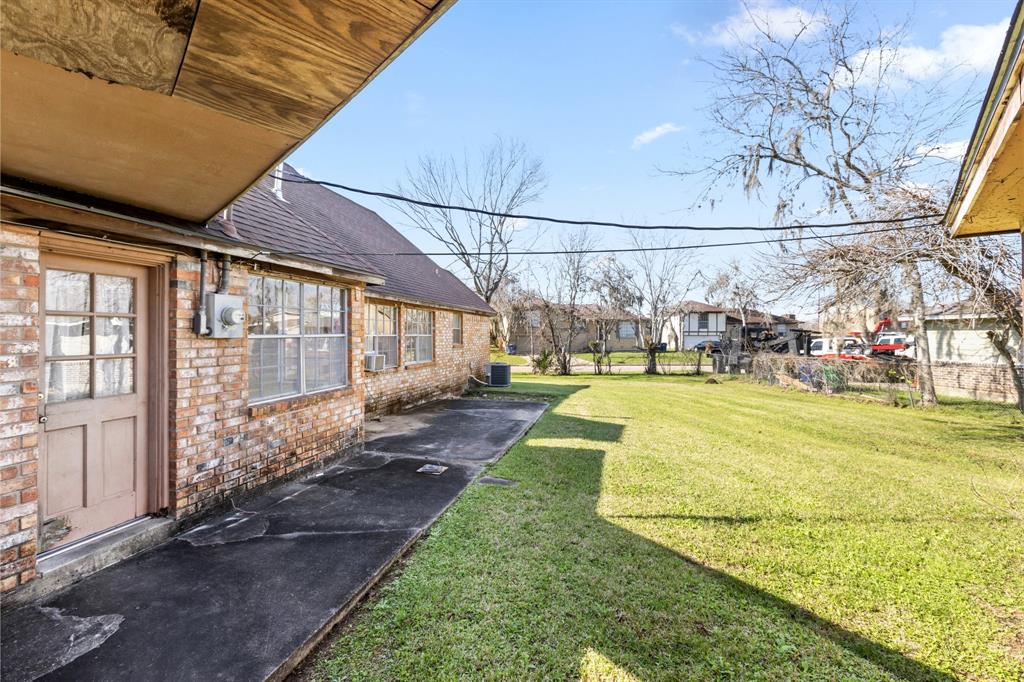 257 Briarcreek Street, Richwood, Texas image 31