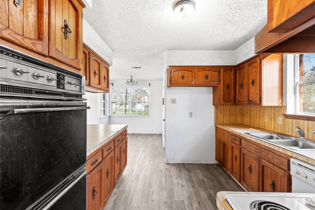 257 Briarcreek Street, Richwood, Texas image 17