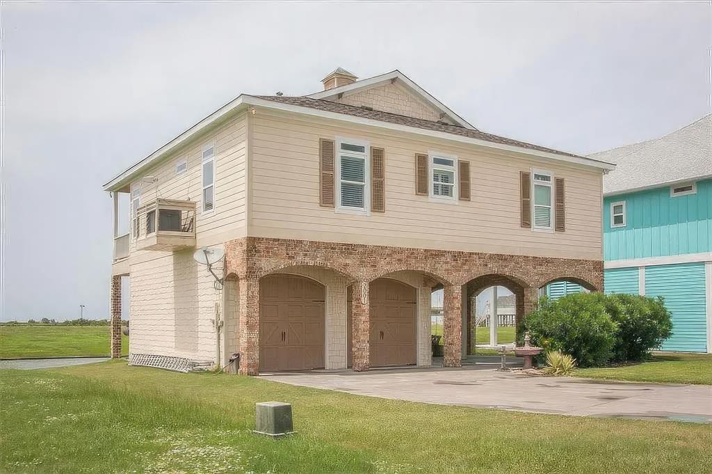 2001 Laguna Harbor Cove Boulevard, Port Bolivar, Texas image 1