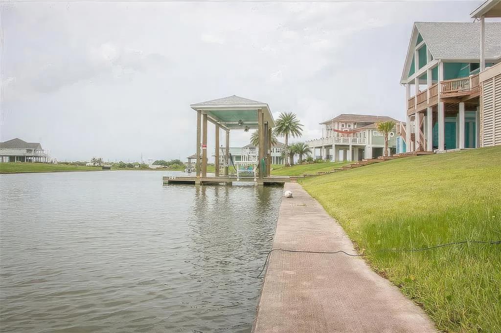 2001 Laguna Harbor Cove Boulevard, Port Bolivar, Texas image 2