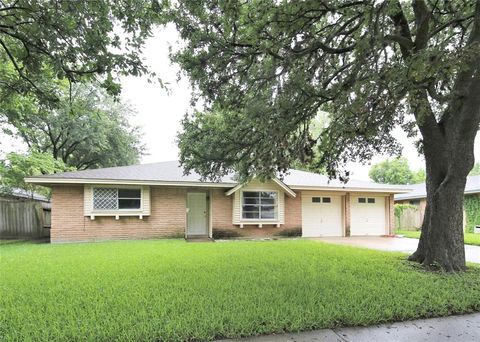 Single Family Residence in Houston TX 7219 Tanager Street.jpg