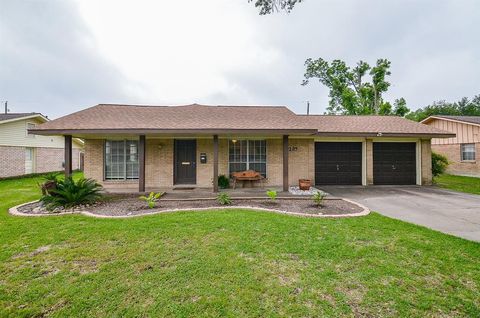 Single Family Residence in Houston TX 9207 Colleen Road.jpg