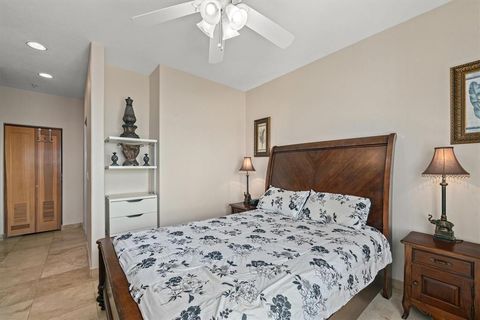 Condominium in Galveston TX 9420 Seawall Boulevard 16.jpg