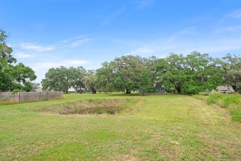 A home in Angleton