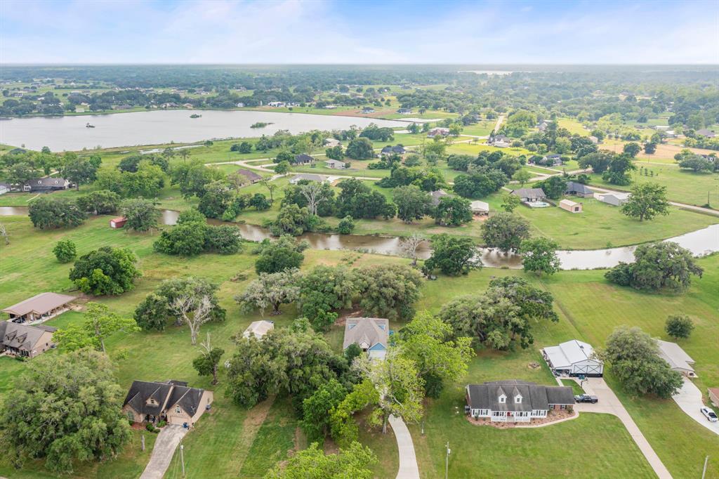 374 Cattle Drive Trail, Angleton, Texas image 6