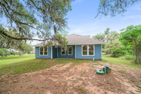 A home in Angleton