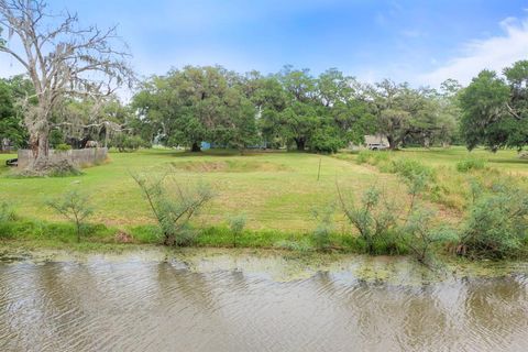 A home in Angleton