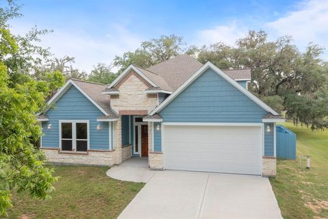 A home in Angleton