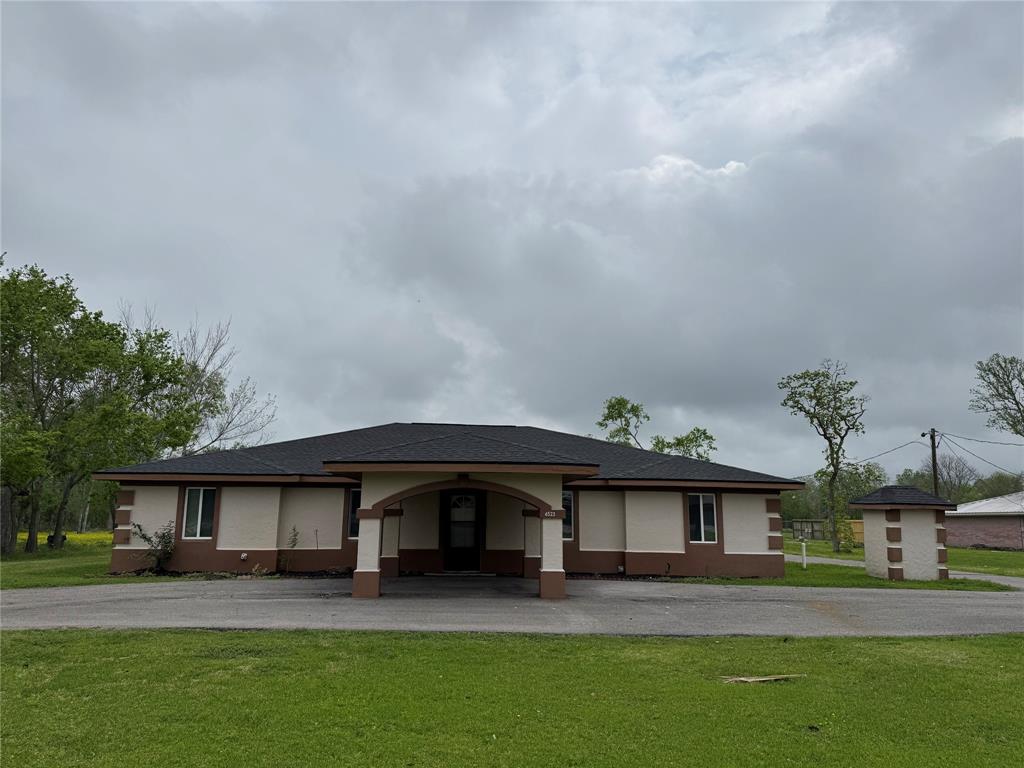 4523 Mustang Road, Alvin, Texas image 1