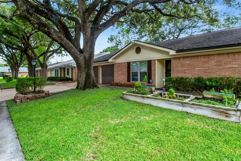 Single Family Residence in Houston TX 11723 Marcia Circle.jpg