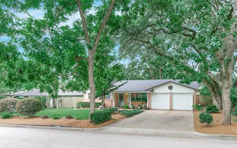 Photo of 1103 Hillcrest Drive, Conroe, TX 77301 (MLS # 76376417) Photo of 1103 Hillcrest Drive, Conroe, TX 77301 (MLS # 76376417)