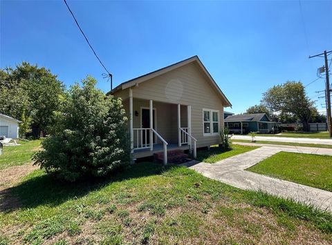 A home in Port Neches