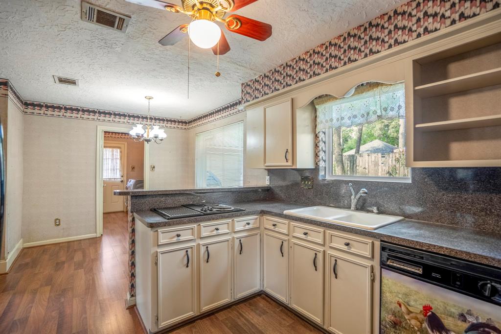 6303 Larkmount Drive, Spring, Texas image 10