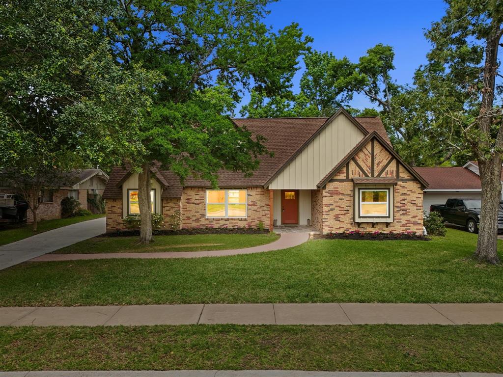 807 Woodland Drive