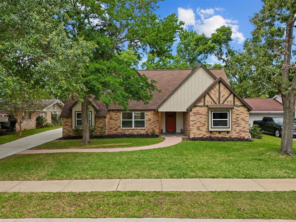 807 Woodland Drive