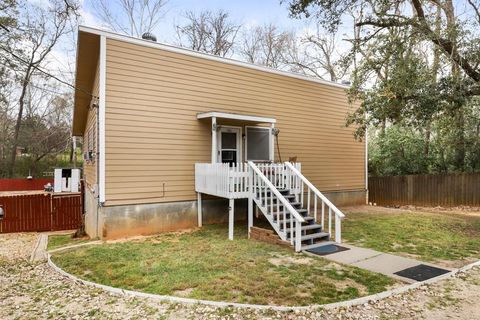 Single Family Residence in Livingston TX 706 Houston Avenue.jpg