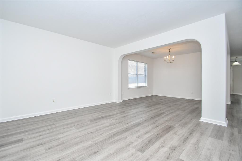 2707 Long Grove Lane, Richmond, Texas image 3