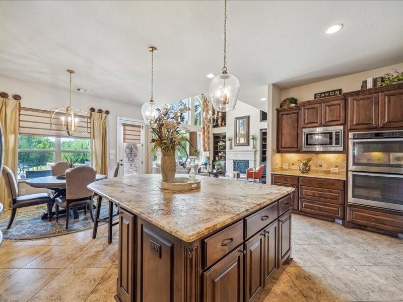 3202 S Cotswold Manor Drive, Kingwood, Texas image 11