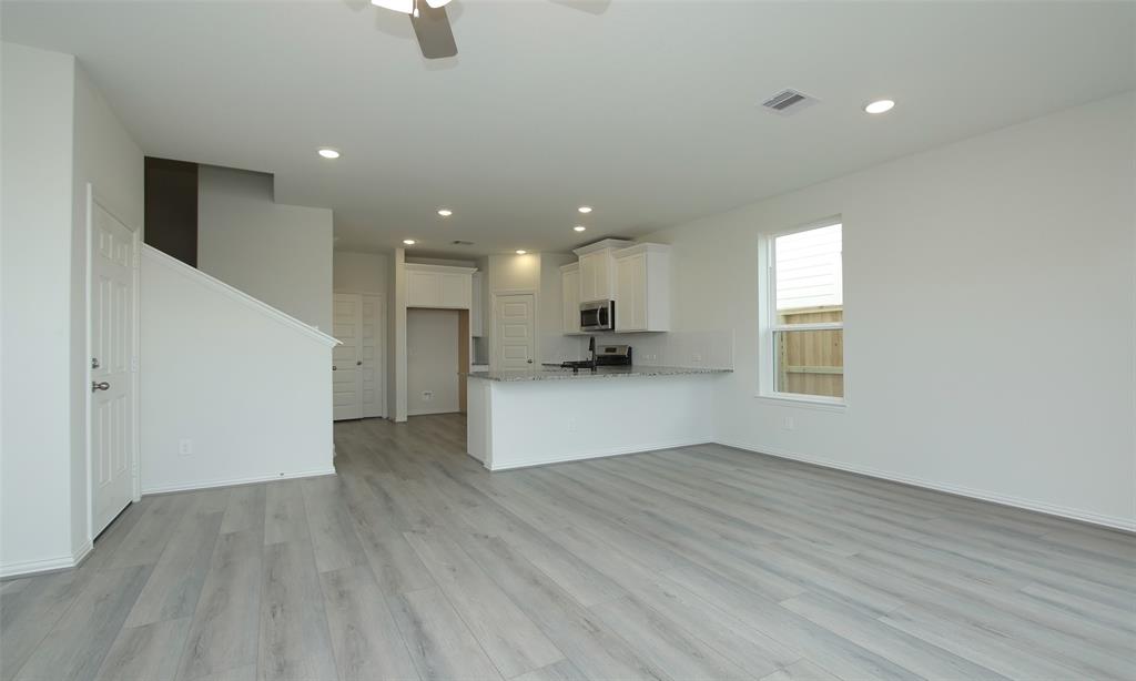 1422 Revolution Way, Missouri City, Texas image 5
