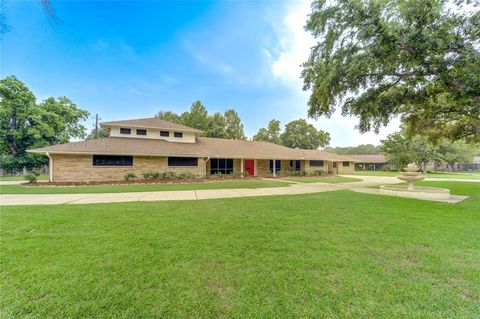 Single Family Residence in Baytown TX 102 Oak Shadows Street.jpg