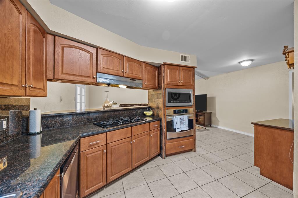 2234 Kelly Drive, Pearland, Texas image 9