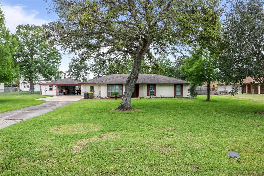2234 Kelly Drive, Pearland, Texas image 1