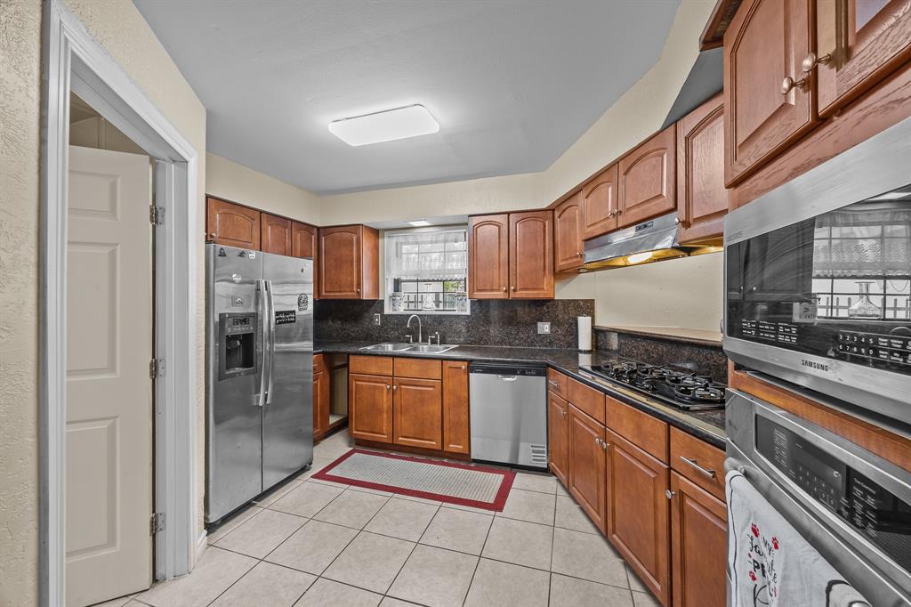 2234 Kelly Drive, Pearland, Texas image 8