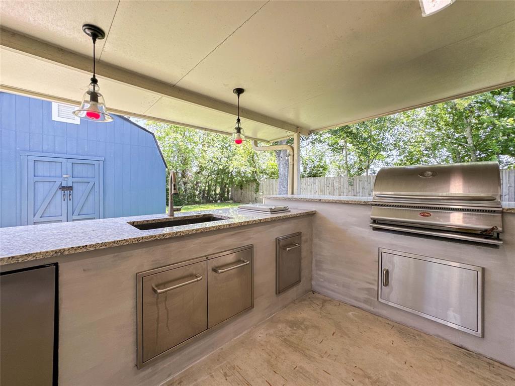 712 Molina Drive, Angleton, Texas image 23