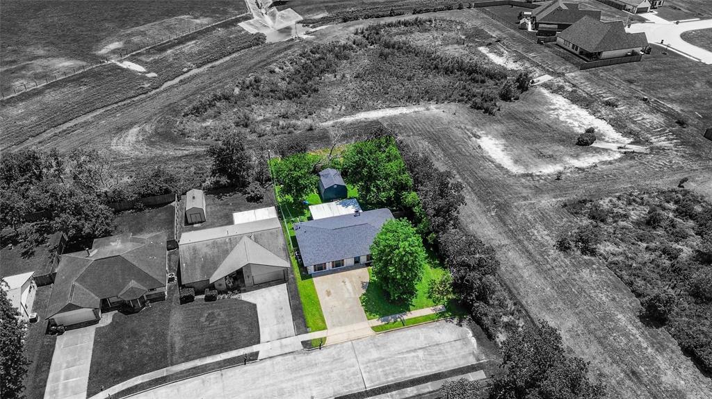 712 Molina Drive, Angleton, Texas image 36