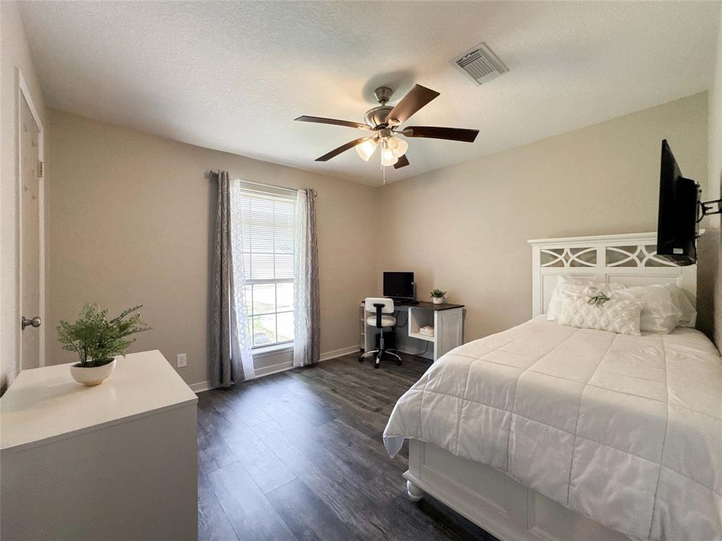 712 Molina Drive, Angleton, Texas image 11