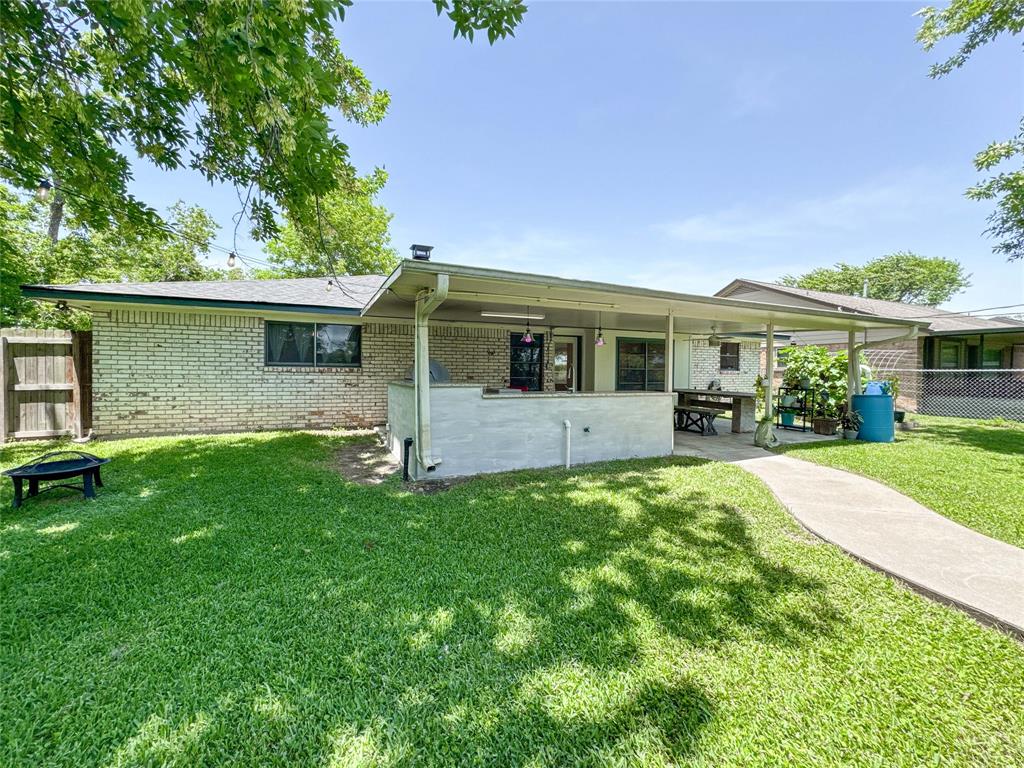 712 Molina Drive, Angleton, Texas image 26
