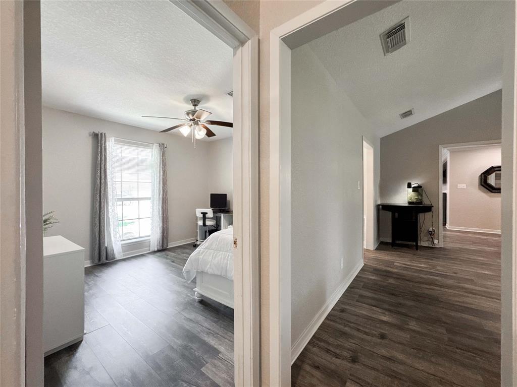712 Molina Drive, Angleton, Texas image 15