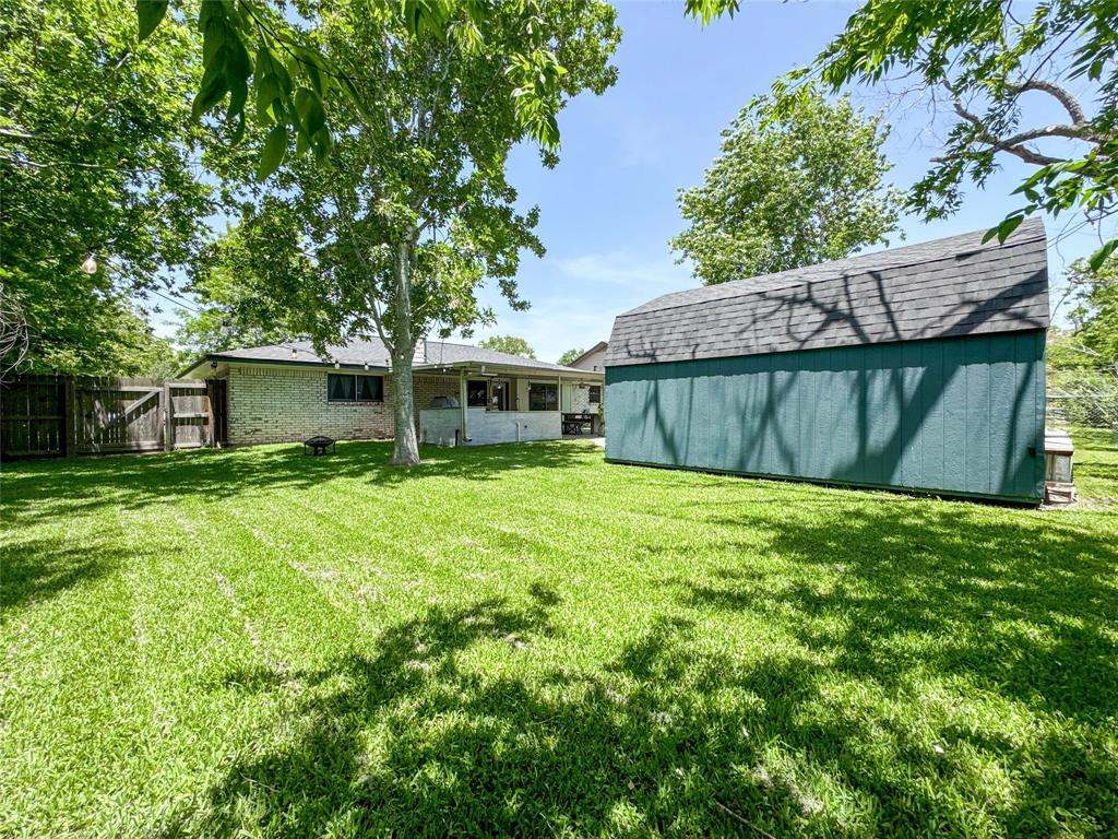 712 Molina Drive, Angleton, Texas image 27