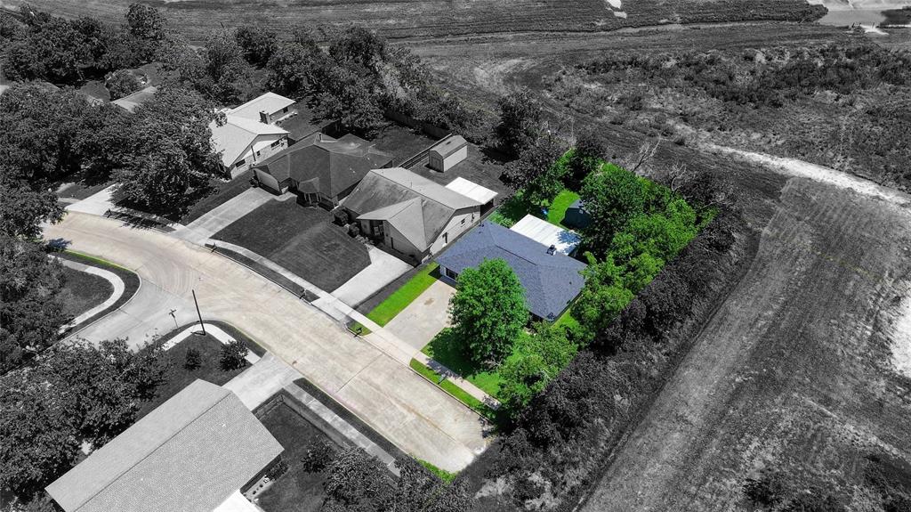 712 Molina Drive, Angleton, Texas image 37