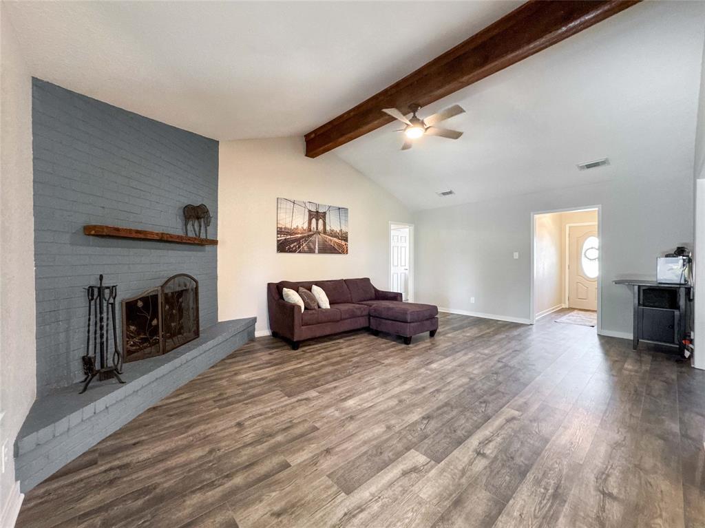 712 Molina Drive, Angleton, Texas image 3