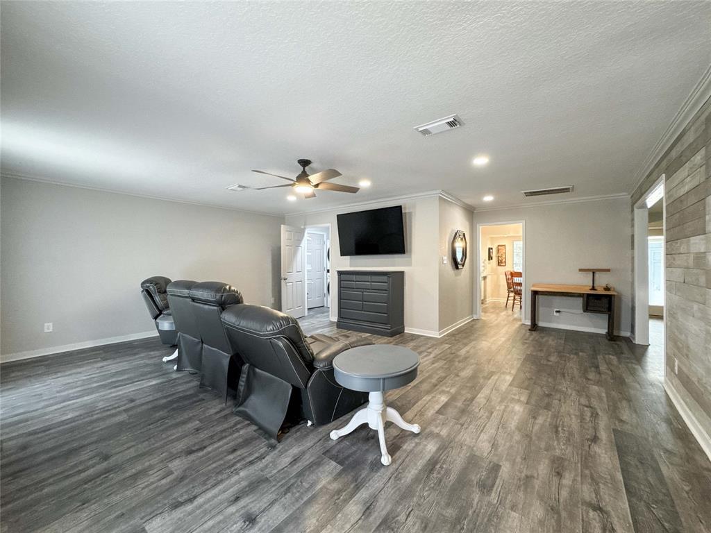 712 Molina Drive, Angleton, Texas image 4