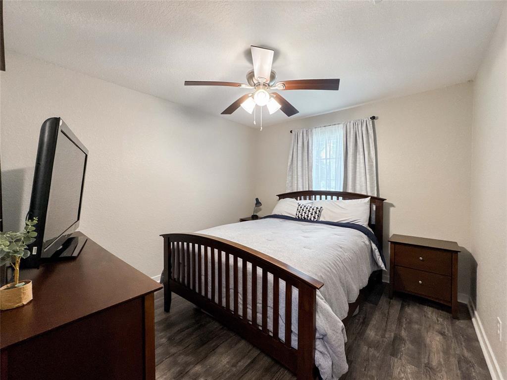 712 Molina Drive, Angleton, Texas image 13