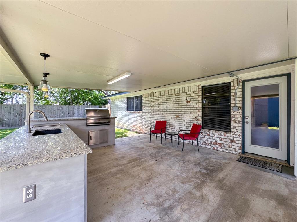 712 Molina Drive, Angleton, Texas image 24